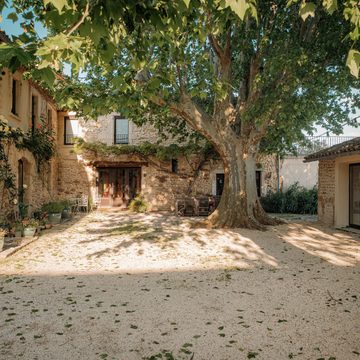 La maison principale, sur la cour
