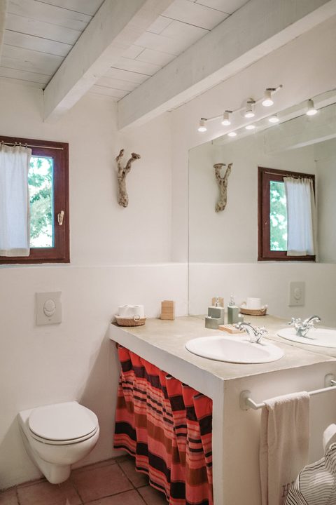 Une salle de bain du gîte